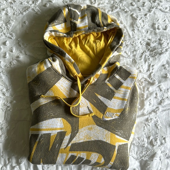 Nike Sweatshirt - Picture 1 of 2